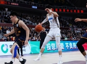 云南男篮战胜强敌，取得关键胜利