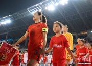 亚洲女足锦标赛中，中国队员取得精彩进球