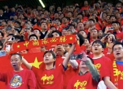 包含最新球赛引发球迷热议，成为足坛留言的词条