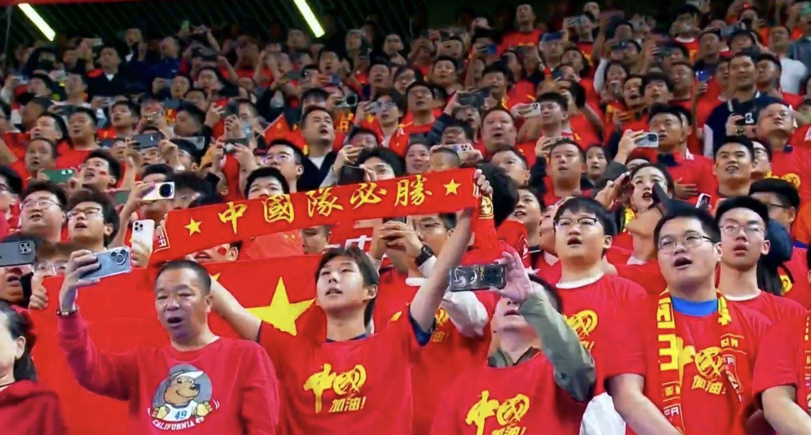 包含最新球赛引发球迷热议，成为足坛留言的词条