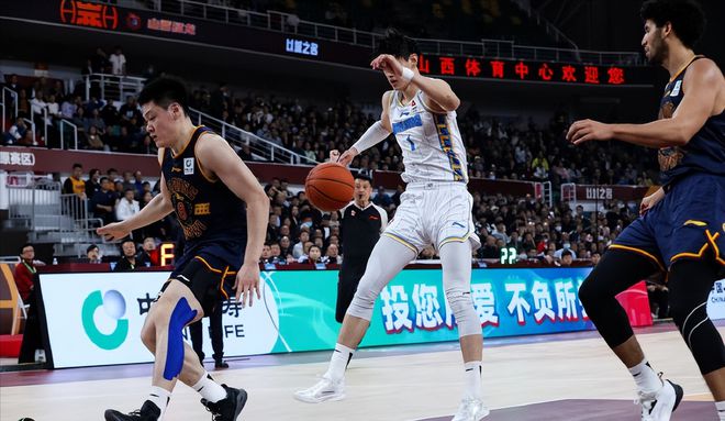 云南男篮战胜强敌，取得关键胜利