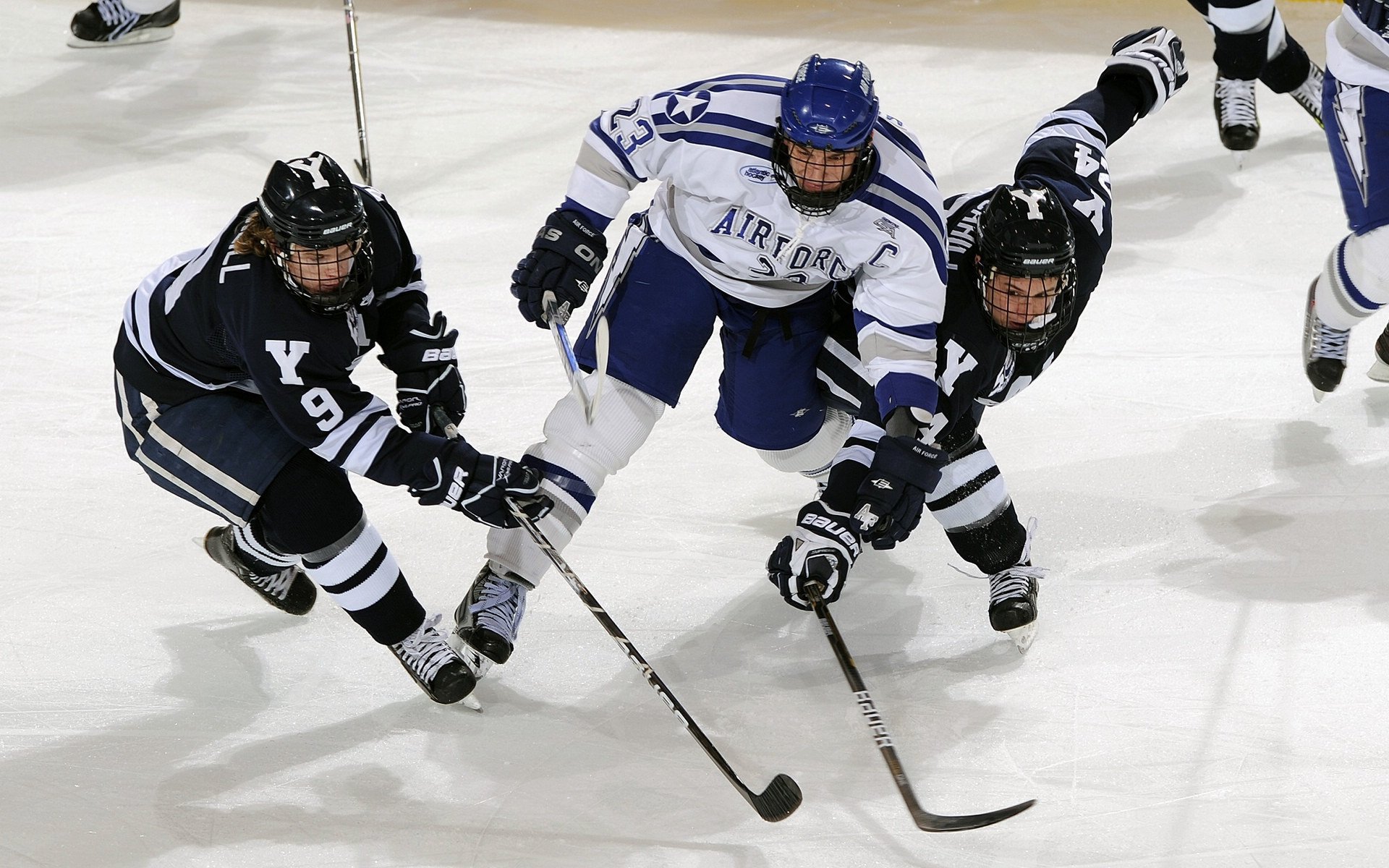 德布劳内焦点对战，莱万多夫斯基与30激战掘金分钟，出色防守胜负难料！热度持续攀升
